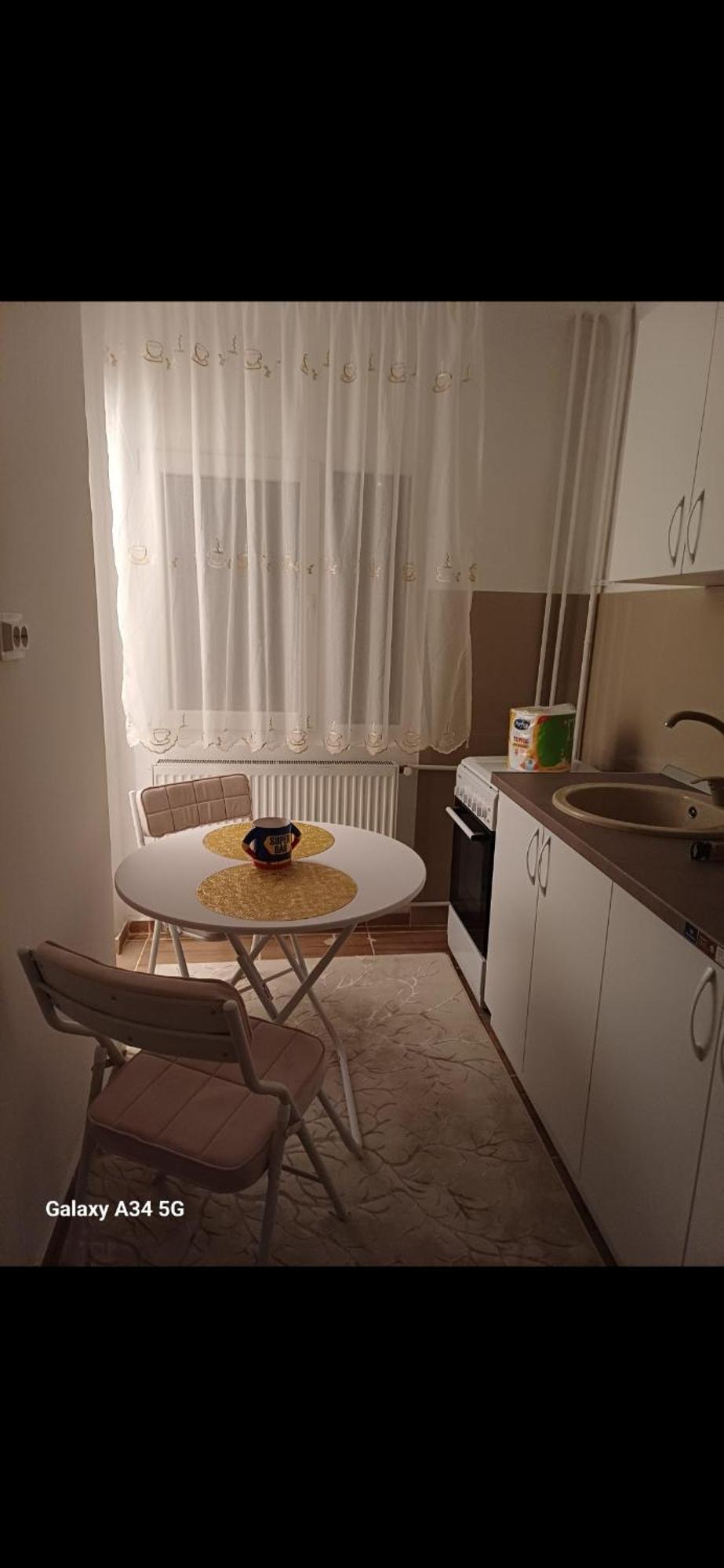 Appartement Garsoniera Luminoasa à Craiova Extérieur photo